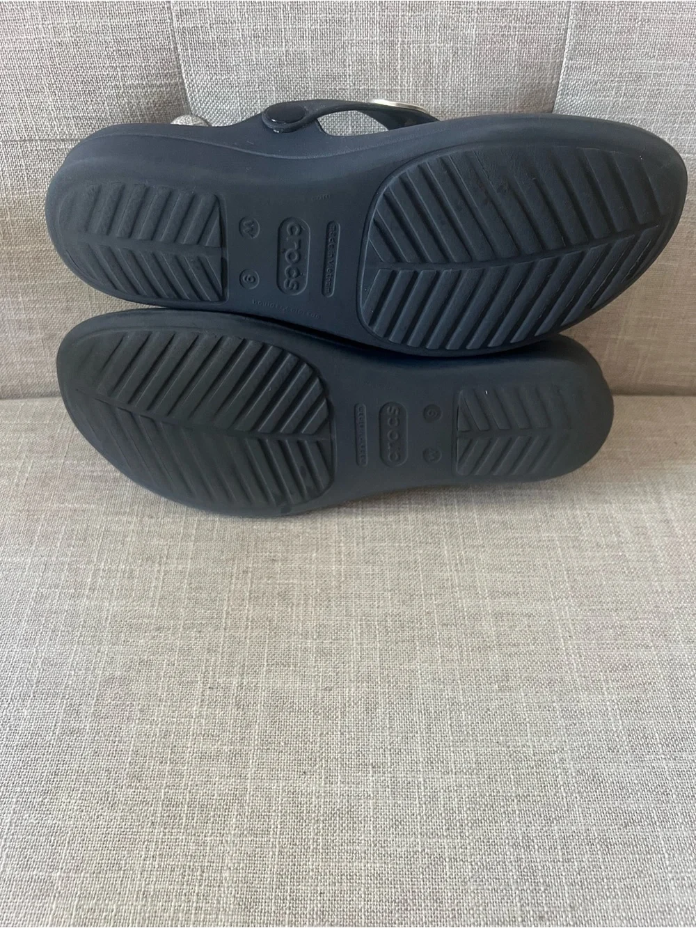 CROCS gray/navy embellished Thong Sandals, women’s eight, casual outdoors